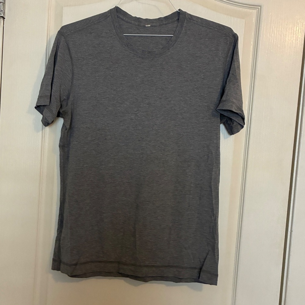 Lululemon Short Sleeve Tee Mens Size M/L Heathered Grey Athleisure Activewear